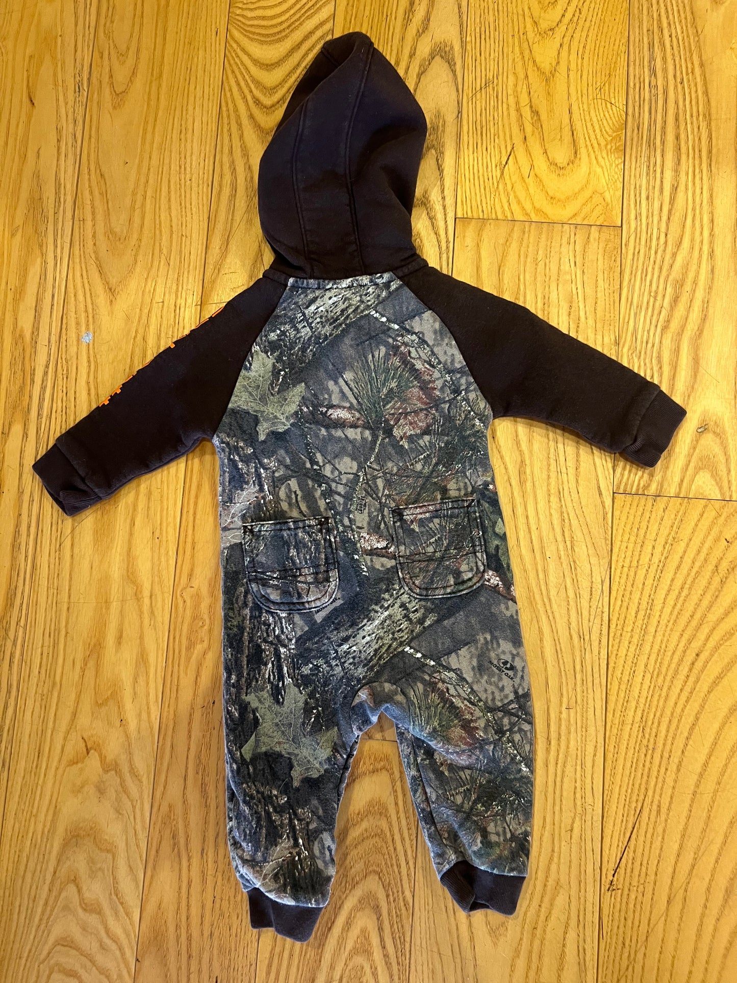 Carhartt Zip up Brown Camo- 6 months- used